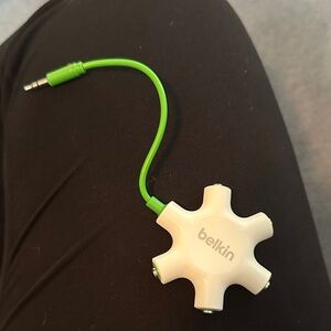 Belkin White Multi-Port Audio Hub with Green Cable